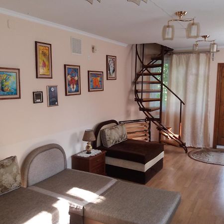"Arttrakt" Hotel Lviv Kültér fotó
