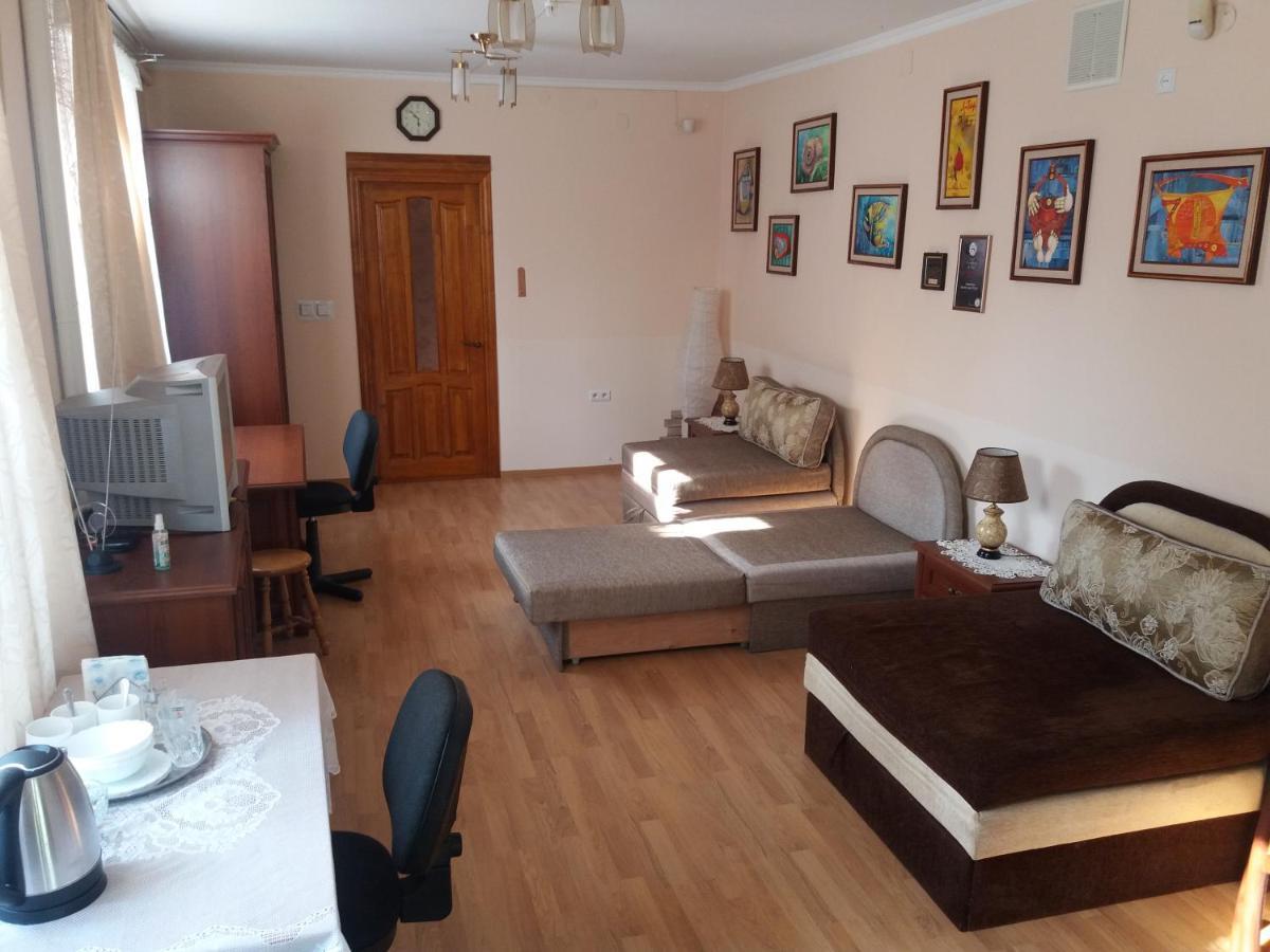 "Arttrakt" Hotel Lviv Kültér fotó