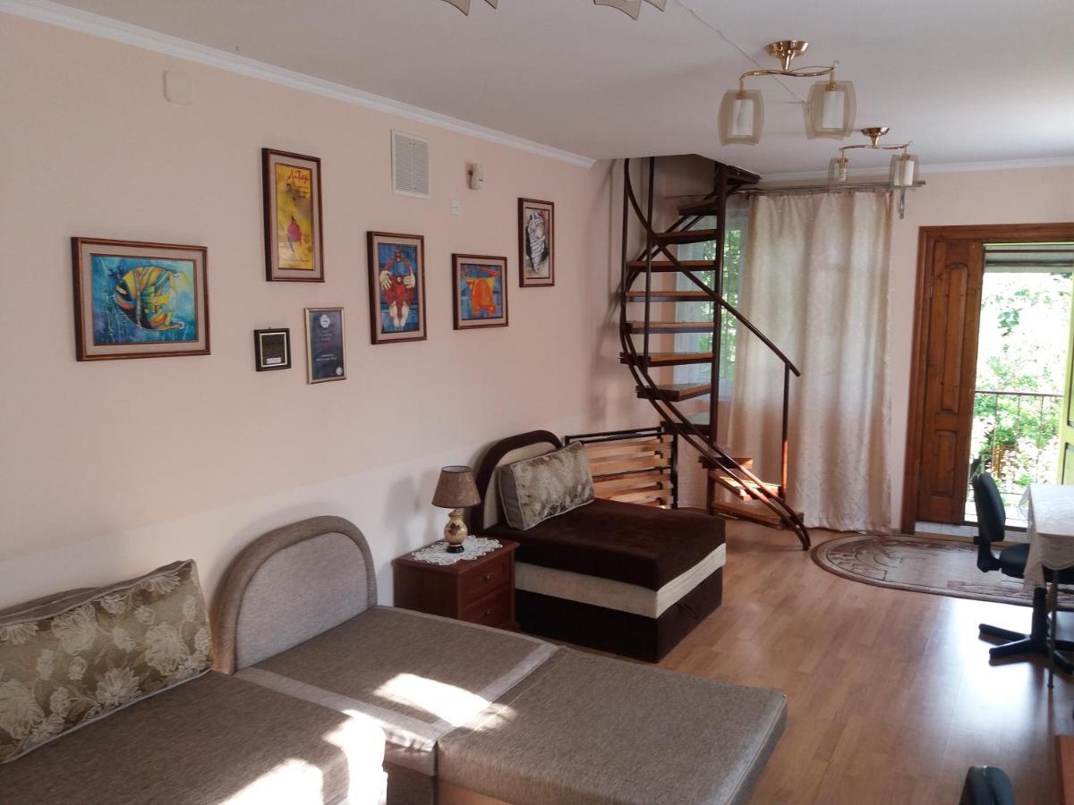"Arttrakt" Hotel Lviv Kültér fotó