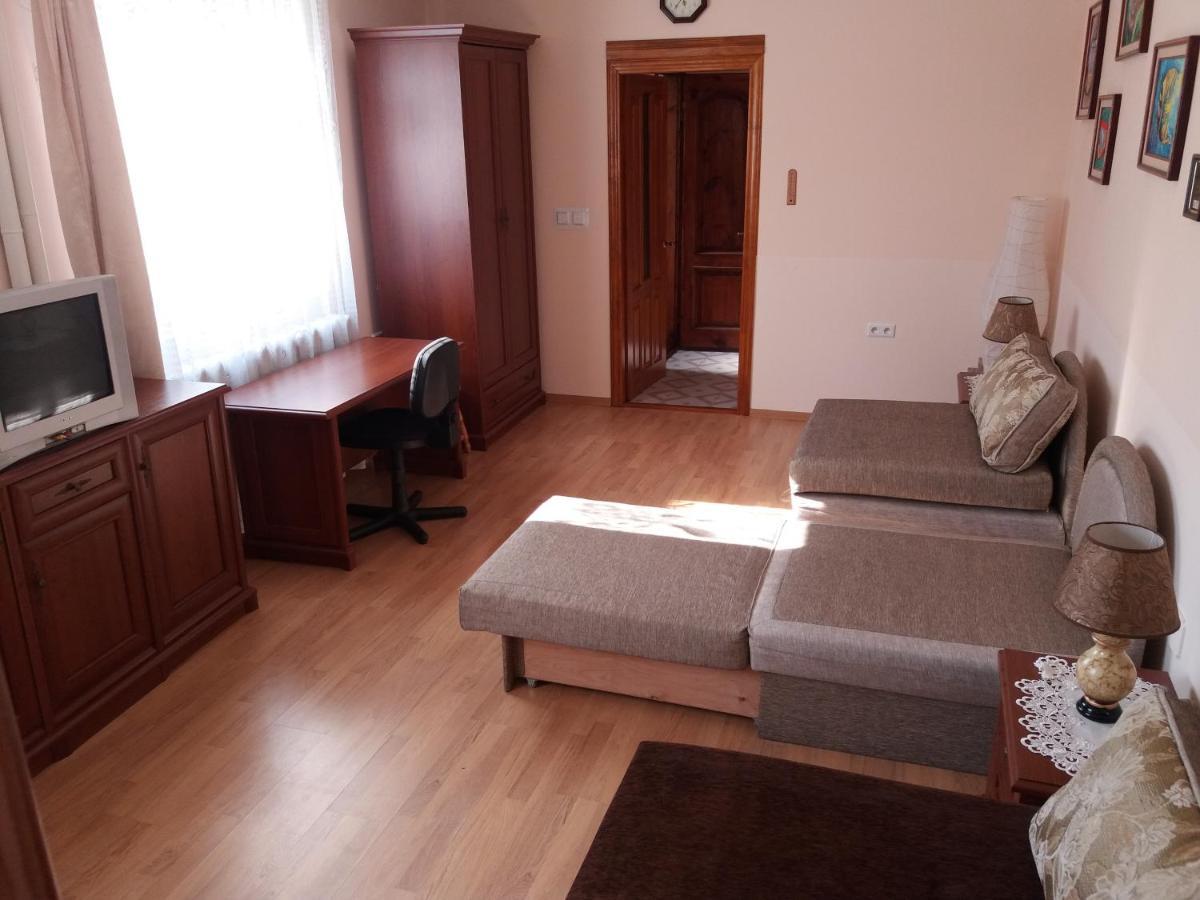 "Arttrakt" Hotel Lviv Kültér fotó