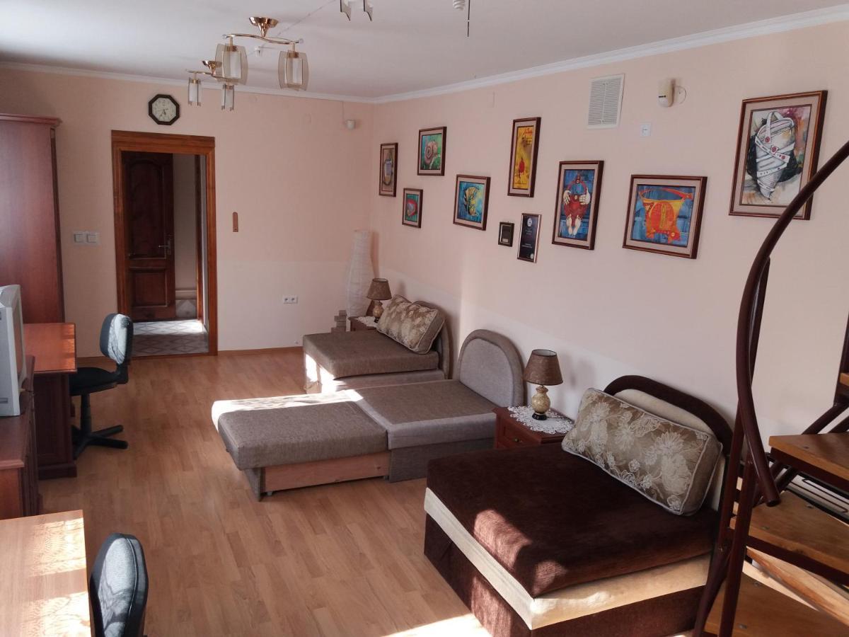 "Arttrakt" Hotel Lviv Kültér fotó